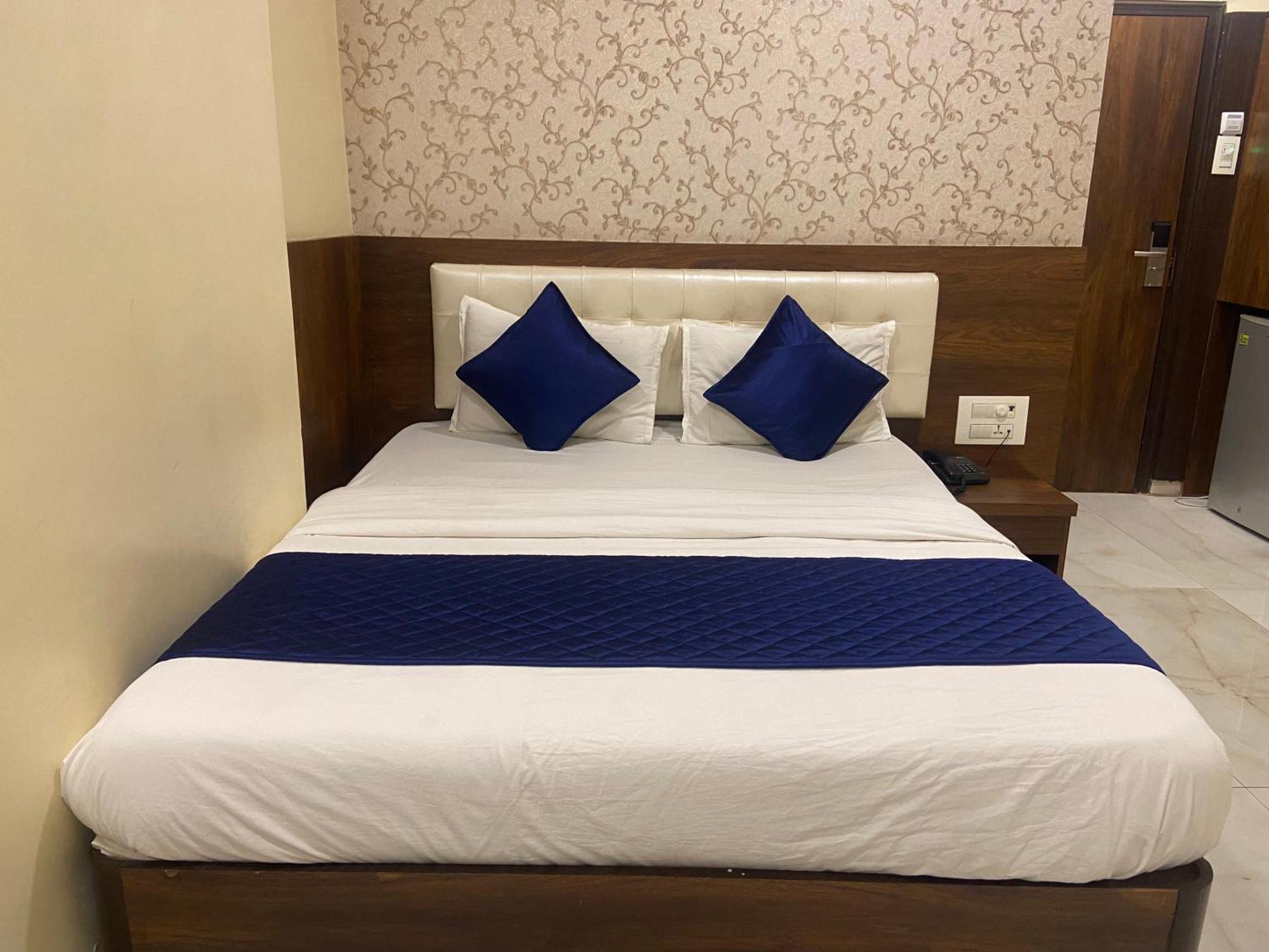 Hotel Ashyana - Near To Grant Road Station Mumbai Exteriör bild